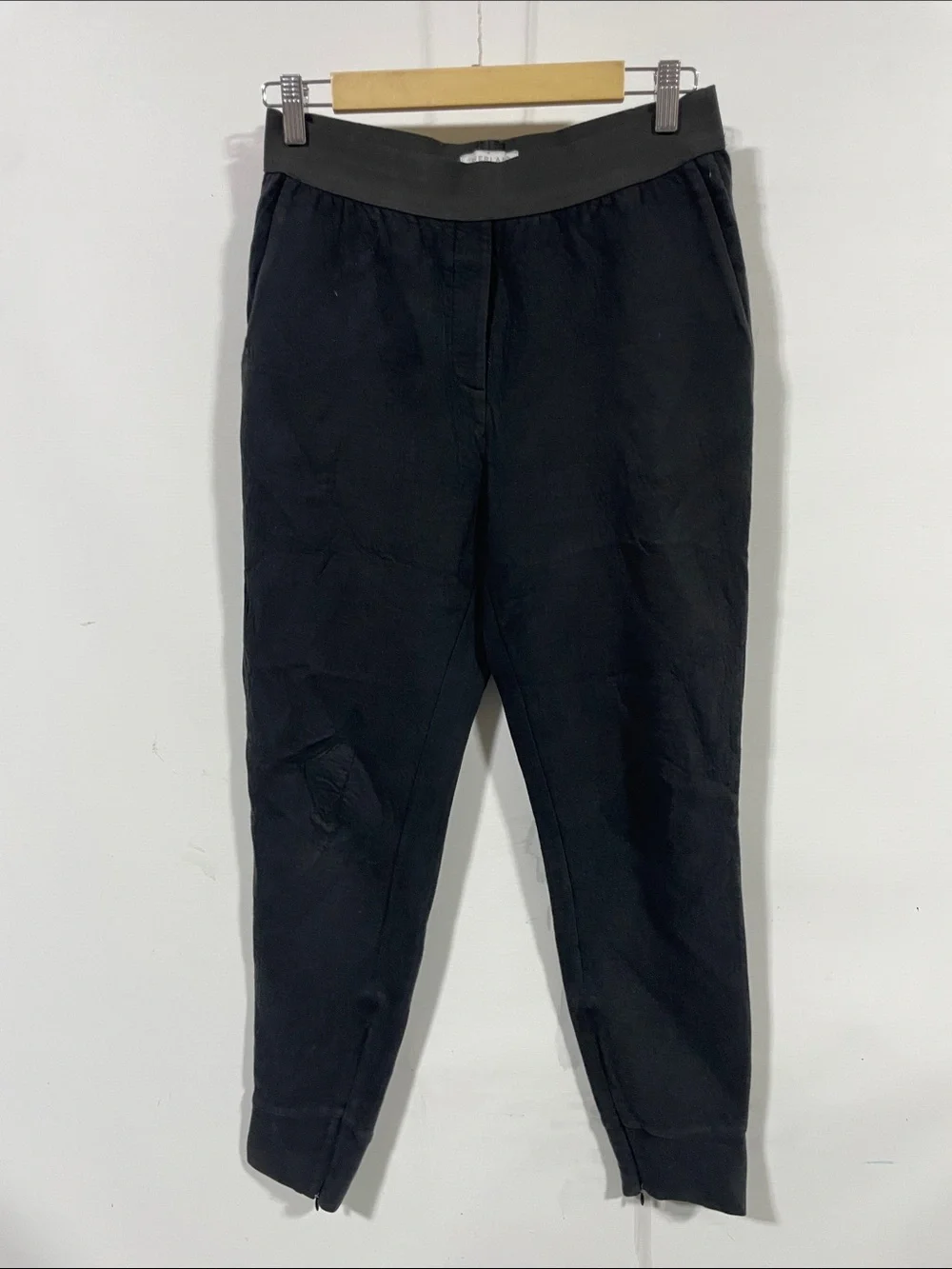 Everlane Black Tapered Joggers with Elastic Waist